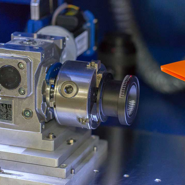 incisori-laser-marcatura-incisione-incisore-macchina-marcatrice-marcatore-lasit-asse-rotante-3 TowerSwipe: side-load laser marking system for heavy and bulky components