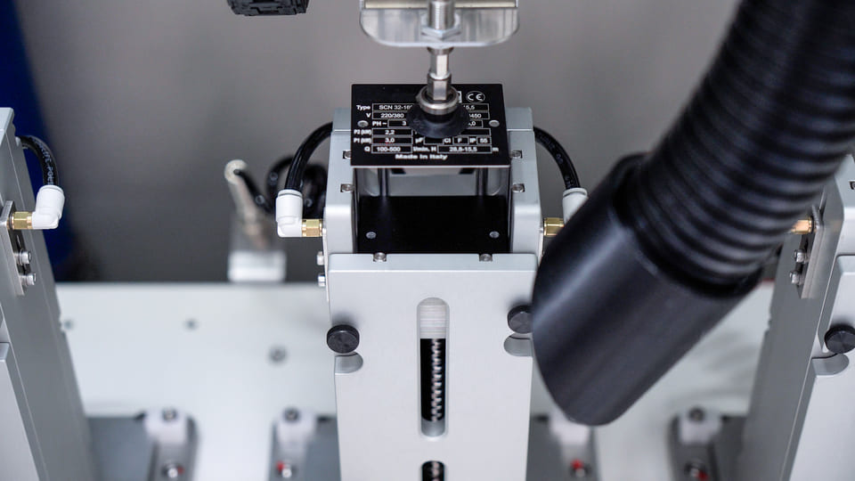 Towerlabel-sistema-pick-and-place Laser Marking on Name Plates: Technical Solutions for Industrial Traceability