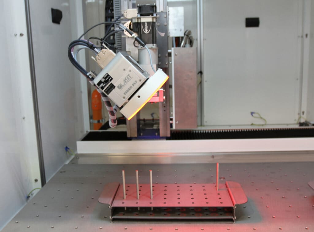 XYZ-03-1024x756-1 TowerSwipe: side-load laser marking system for heavy and bulky components