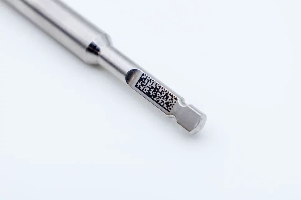 Marcatura-laser-di-precisione-per-il-settore-dentale-3-edited-1 Home